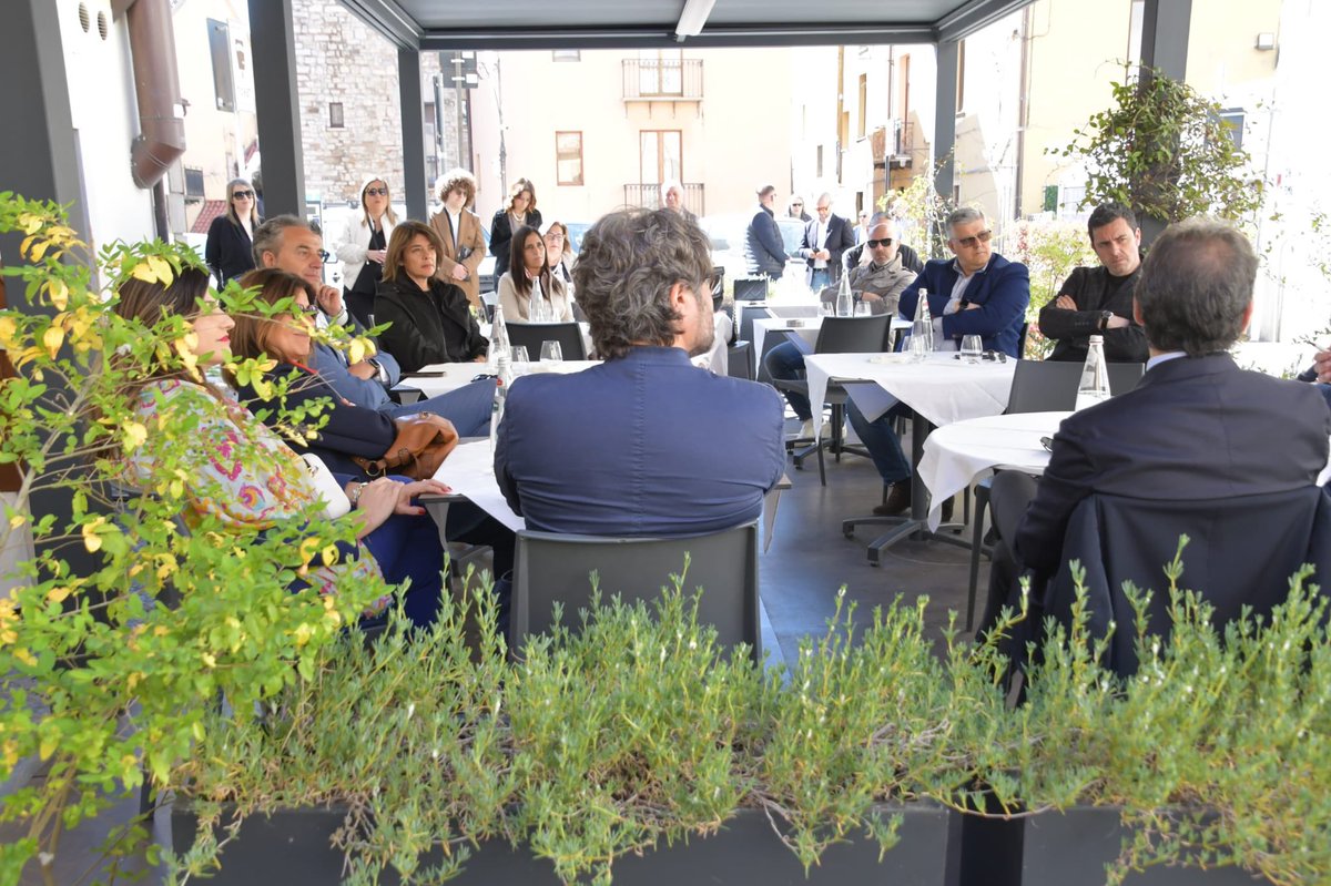 La giornata di campagna elettorale in #Basilicata a sostegno del presidente @VitoBardi inizia oggi dal centro storico di #Potenza con un caffè insieme a Francesco Cannizzaro e ai cittadini lucani come sempre presenti e partecipi alle iniziative azzurre.