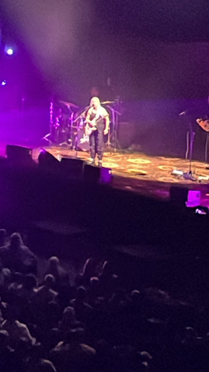 LenhamEmma's tweet photo. @JamesBlunt you were amazing!! And @LucySpraggs  @aoarena Manchester https://t.co/rzDqix0IIJ