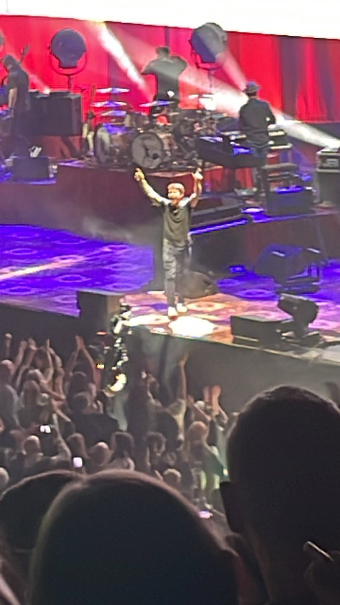 LenhamEmma's tweet photo. @JamesBlunt you were amazing!! And @LucySpraggs  @aoarena Manchester https://t.co/rzDqix0IIJ