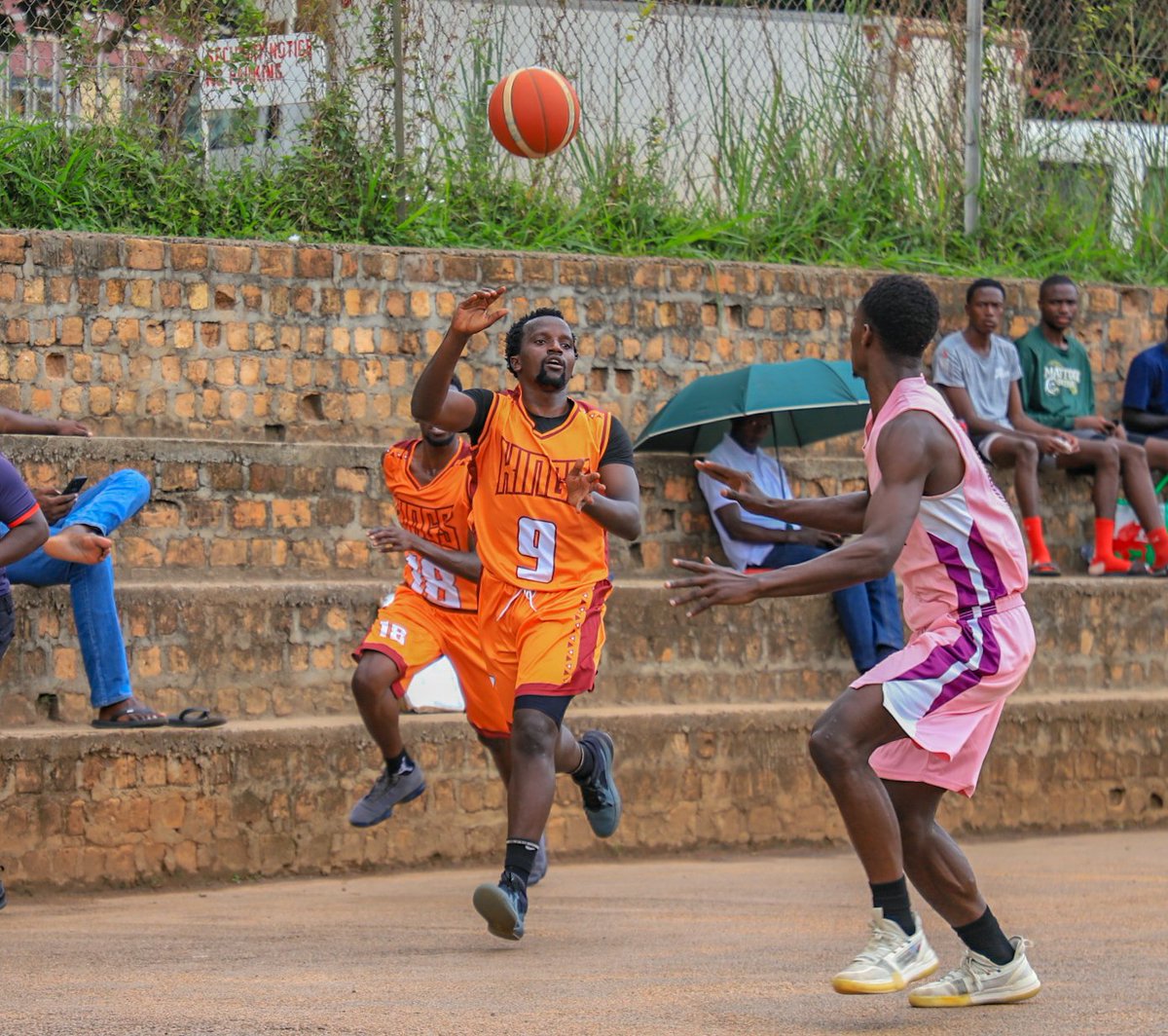 FUBA_DIV1AND2's tweet photo. Game 2 || HALF TIME
Kings lead by 3 points

     🟠 27-24 🟣
#Div2League https://t.co/k2msDk8SMw