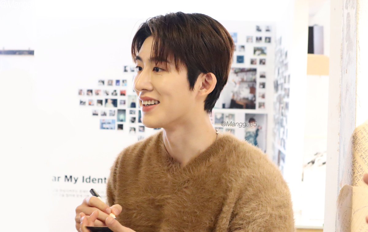 manggae5's tweet photo. 240413 Dear my Identity

빈수종 등장

#김한빈 #비아이 #BI https://t.co/FdLtradzJp