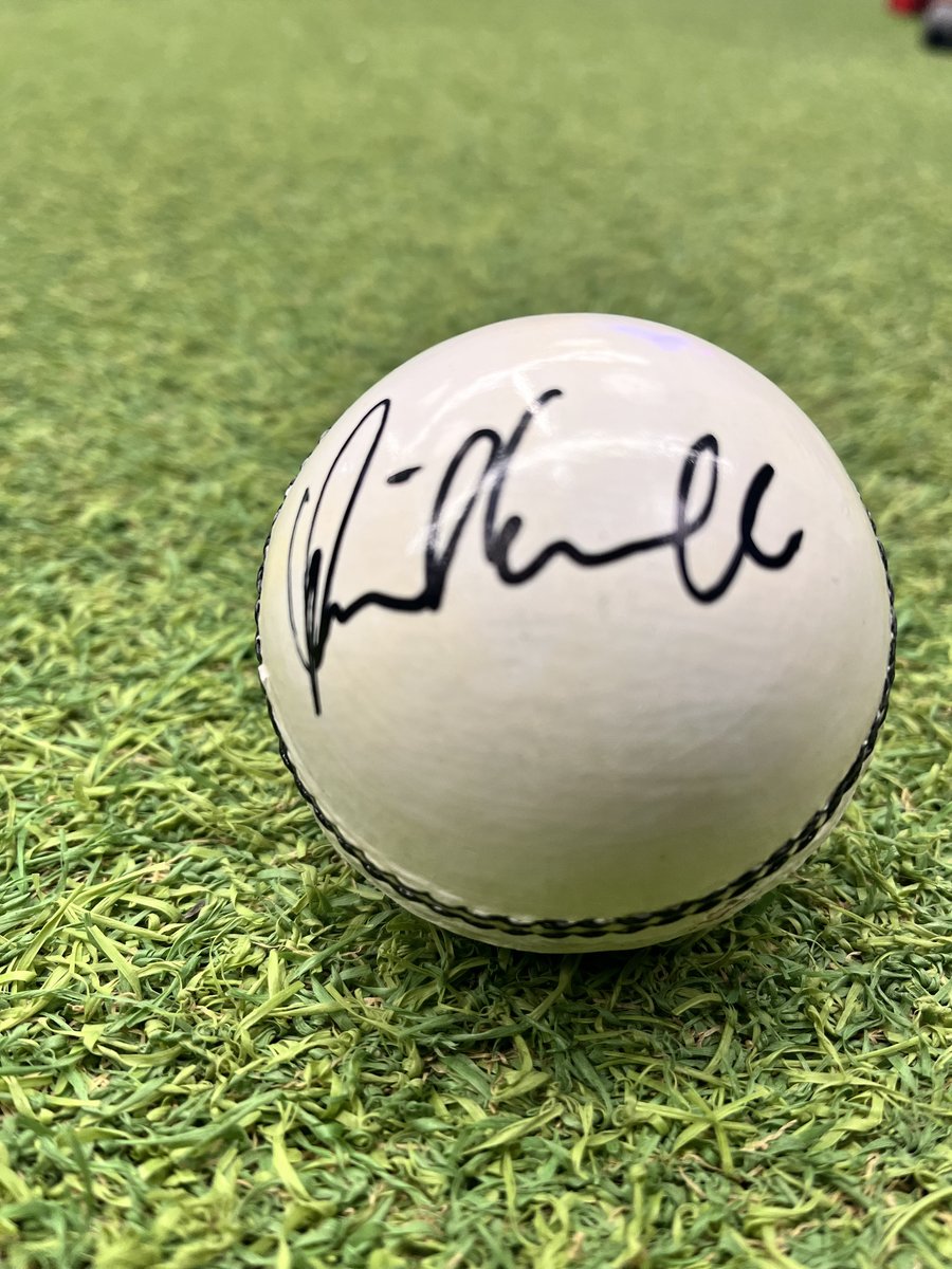 HotstarReality's tweet photo. 🚨 𝐂𝐎𝐍𝐓𝐄𝐒𝐓 𝐀𝐋𝐄𝐑𝐓 🚨

Which PBKS batter will hit the most sixes in #PBKSvRR ? 🤔

Follow us, RT this tweet, and reply using #IPLonJioCinema for a chance to win this signed ball by Anil Kumble 🤩

Entries close at 7:30 PM.

*T&amp;Cs Apply

#TATAIPL https://t.co/3MZKJnBkqH
