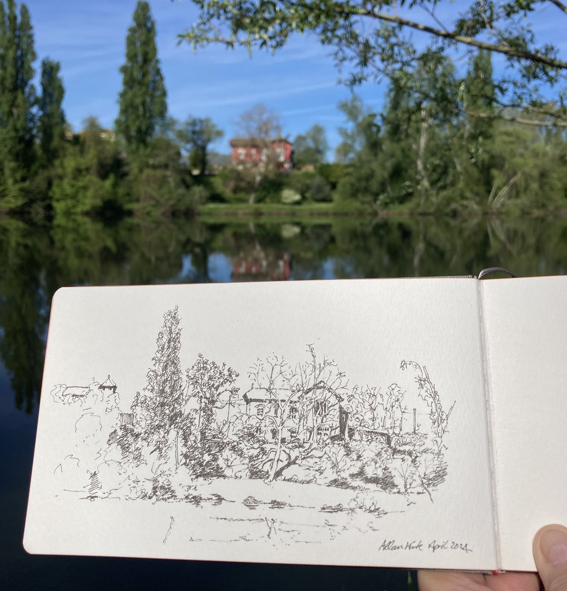 On the river Lot #sketchbook #urbansketcher #urbansketchers #sketch #urbansketch #sketchtravel #usk #artforart #akirk54 #landscapepainting  #watercolour #thedailysketch  #drawing