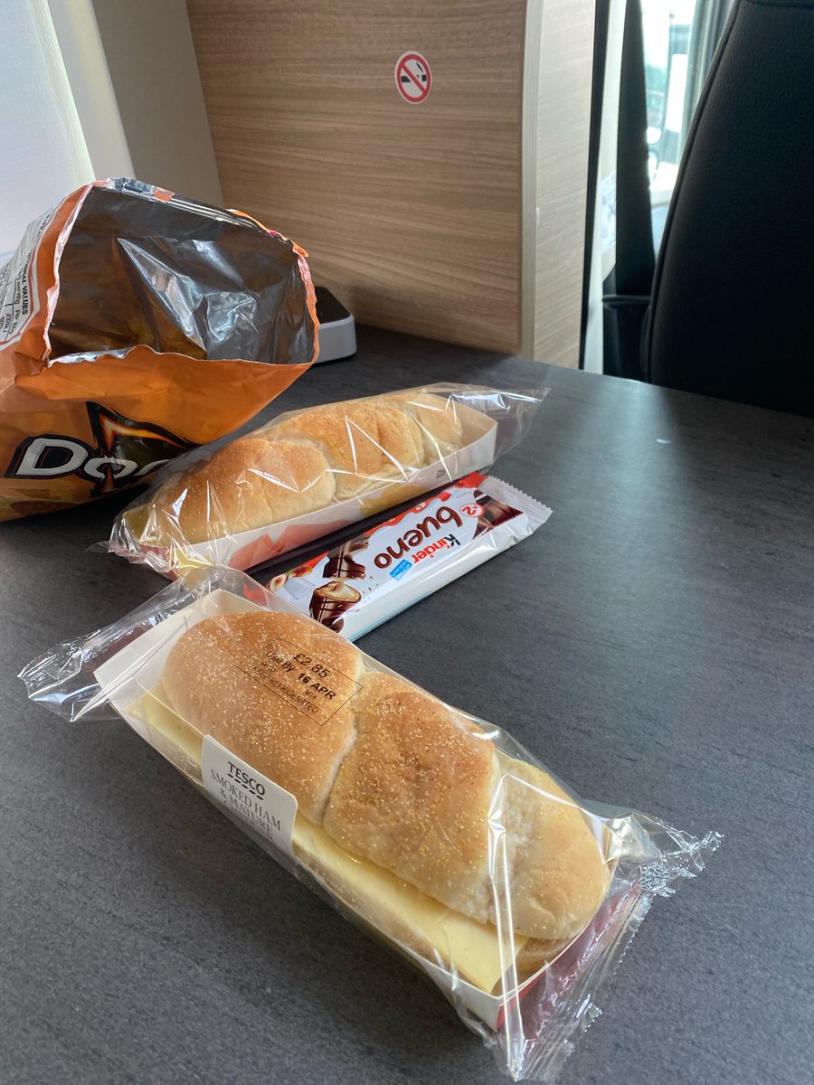cucadev's tweet photo. Meal deal: £ 3.40 https://t.co/rn9XwWV0Dm