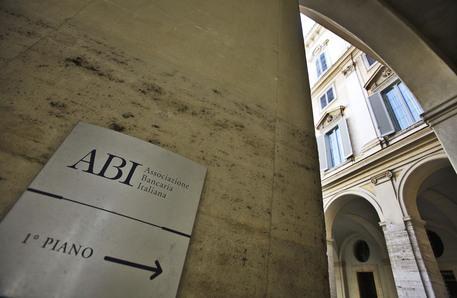 🔸 #Abi, a marzo giù i #tassi, media #mutui scende al 3,79%. Si conferma la tendenza alla diminuzione già avviata a febbraio. ilsole24ore.com/art/abi-marzo-…