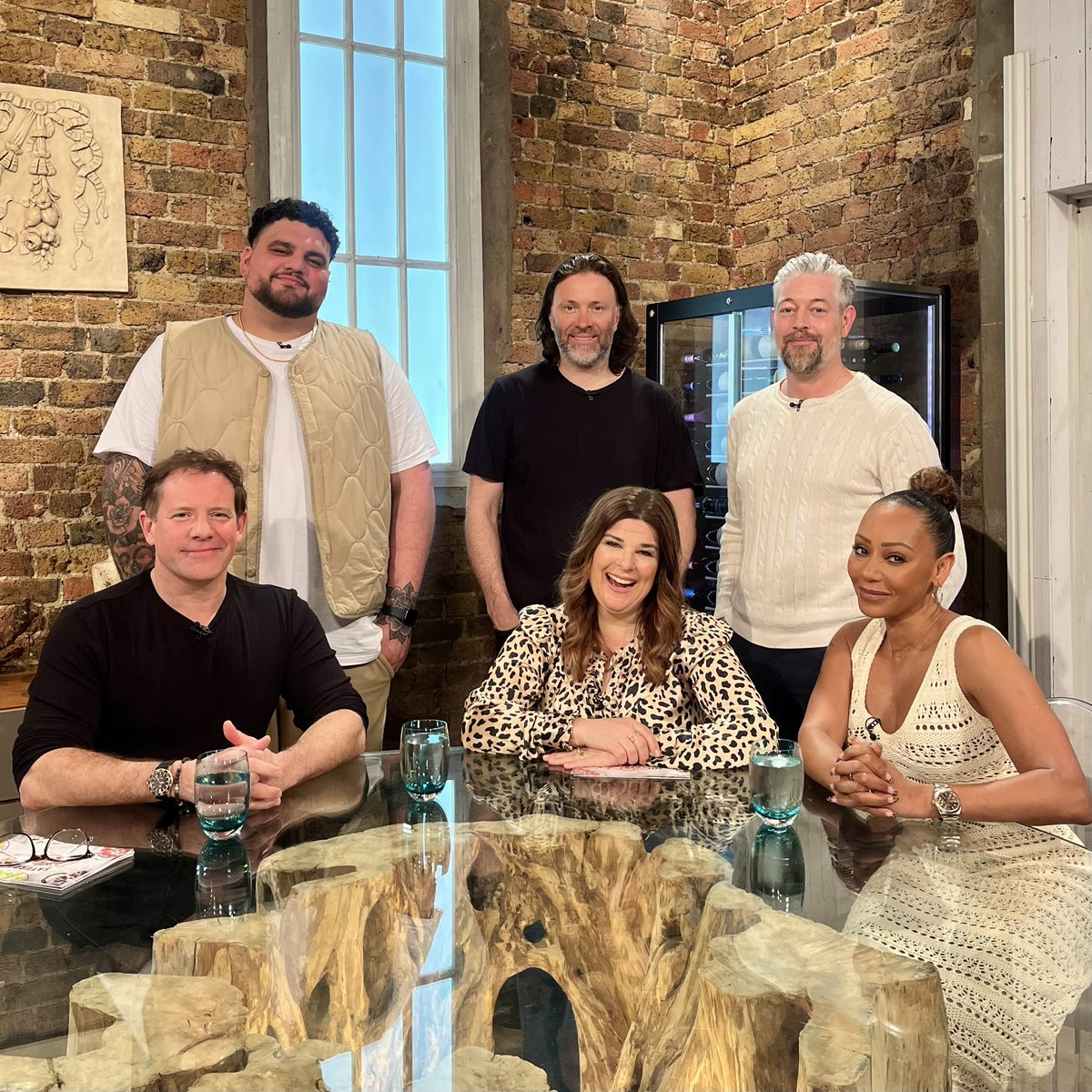 This is your 5 minute warning! There’s a Spice Girl in the house! 😍

We’re ready to Spice Up Your Life on #SaturdayKitchen with @matt_tebbutt , @knackeredmutha , #HasanSemay, @Adambyatt, @NiklasEkstedt and the one and only @OfficialMelB! 🤩

Live on @bbcone and @bbciplayer!