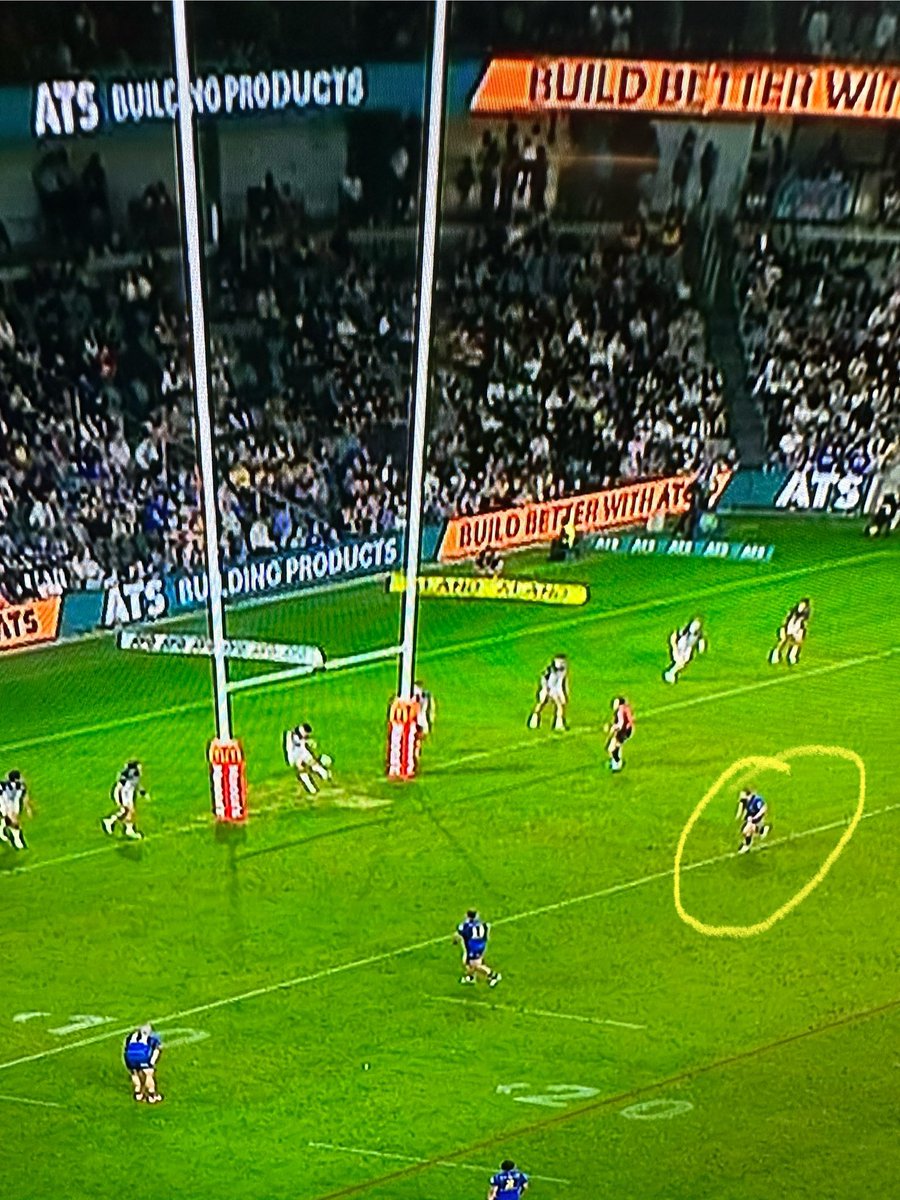 What the actual fk, Lussick inside the 10?? Are we sure… #NRLEelsCowboys