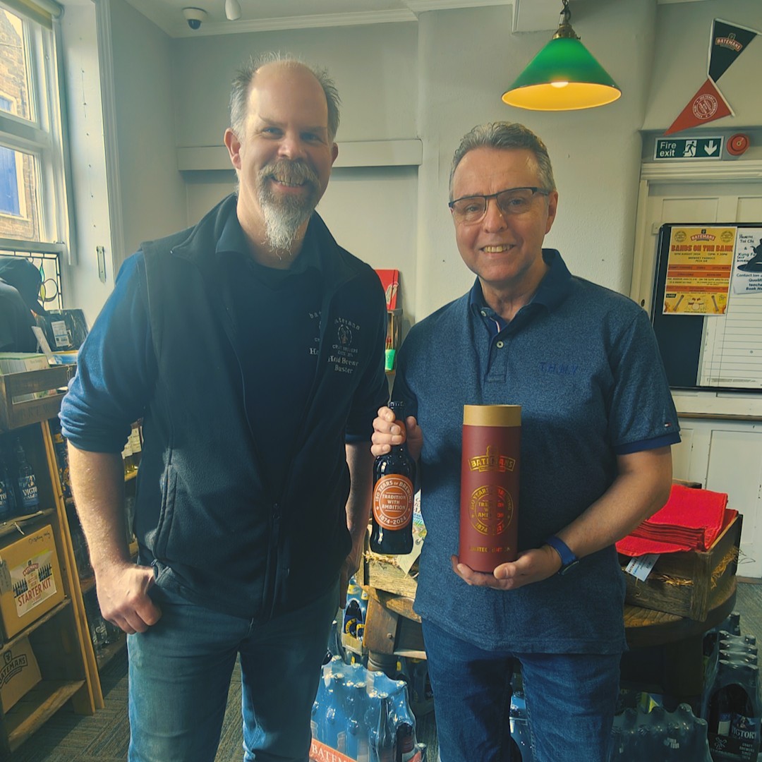 Congratulations Frank Higginson! 🍻

Frank won an ultra-rare commemorative beer (Only 500 Bottles!! brewed) during our Easter competition.

Here he is alongside our Head Brewer Buster.

 Look out for more Batemans competitions coming very soon
#LincsConnect #realale #batemans150