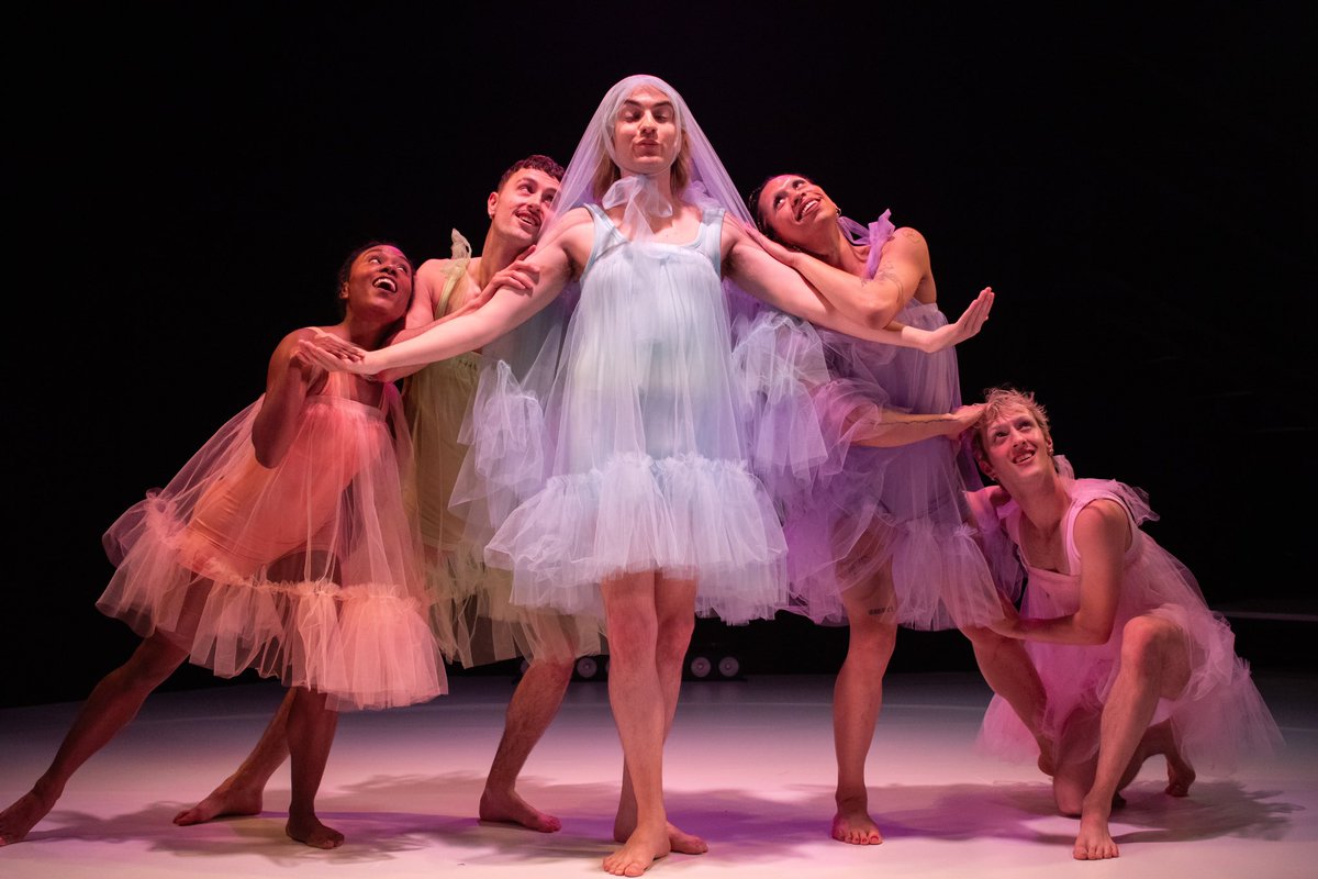 🎭 REVIEW 🎭 🌟🌟🌟🌟🌟 🎭 GISELLE: REMIX at the Pleasance Theatre thespyinthestalls.com/2024/04/giselle 'a tour de force of lip sync, comedy, dance and cabaret' ... 'a piece of queer performance that is not to be missed' #RecommendedShow 📷 Ali Wright