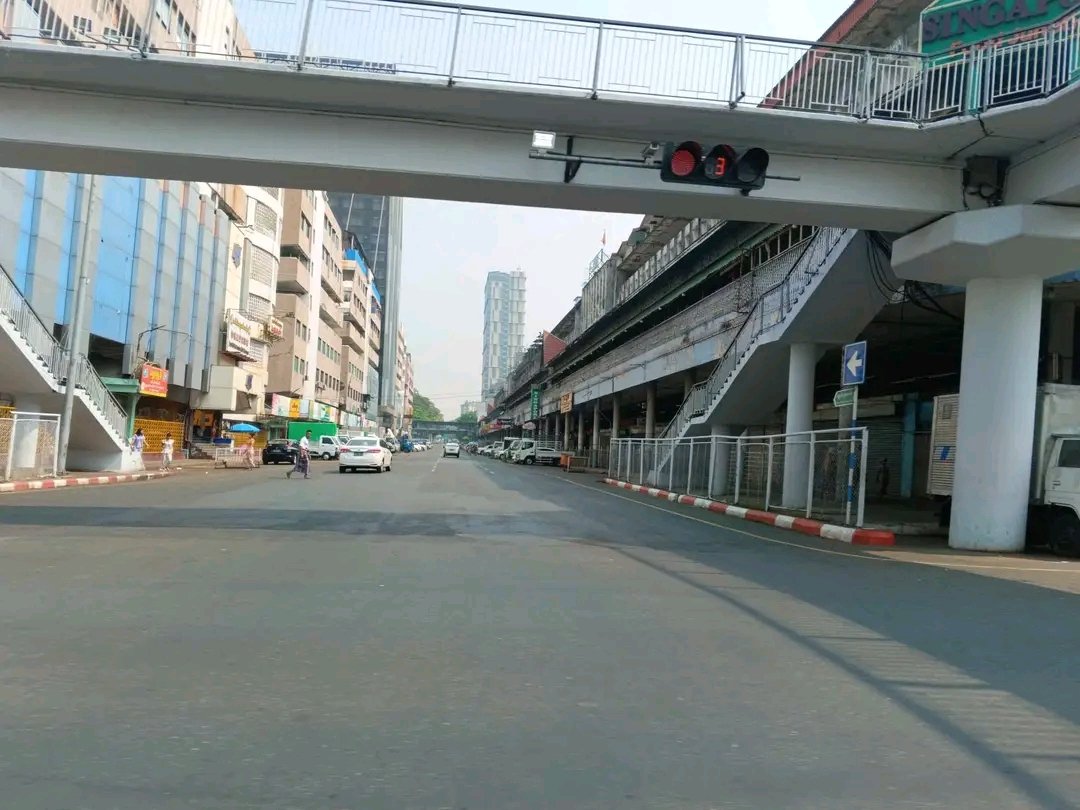 minn_robert's tweet photo. Yangon, Burma
13, Apr 2024

Yangon residents show their solidarity with the resistance fighters, resulting in a silence that enveloped the usually bustling streets of Yangon today. People boycotted the #Thingyan festival, which is hosted by the junta.
#WhatsHappeningInMyanmar https://t.co/hWF2cxMgS8