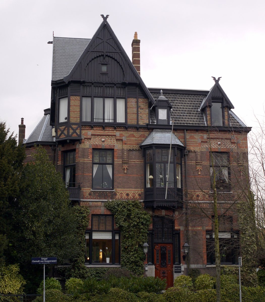 A 19th-century villa in #Dordrecht (Zuid-Holland) called 'Villa Jorissen'. The somewhat spooky looking house was built in 1893-1895 by order of the steward/administrator and art connoisseur P.C. Jorissen and designed by Willem Kromhout in chalet and early Art Nouveau style.