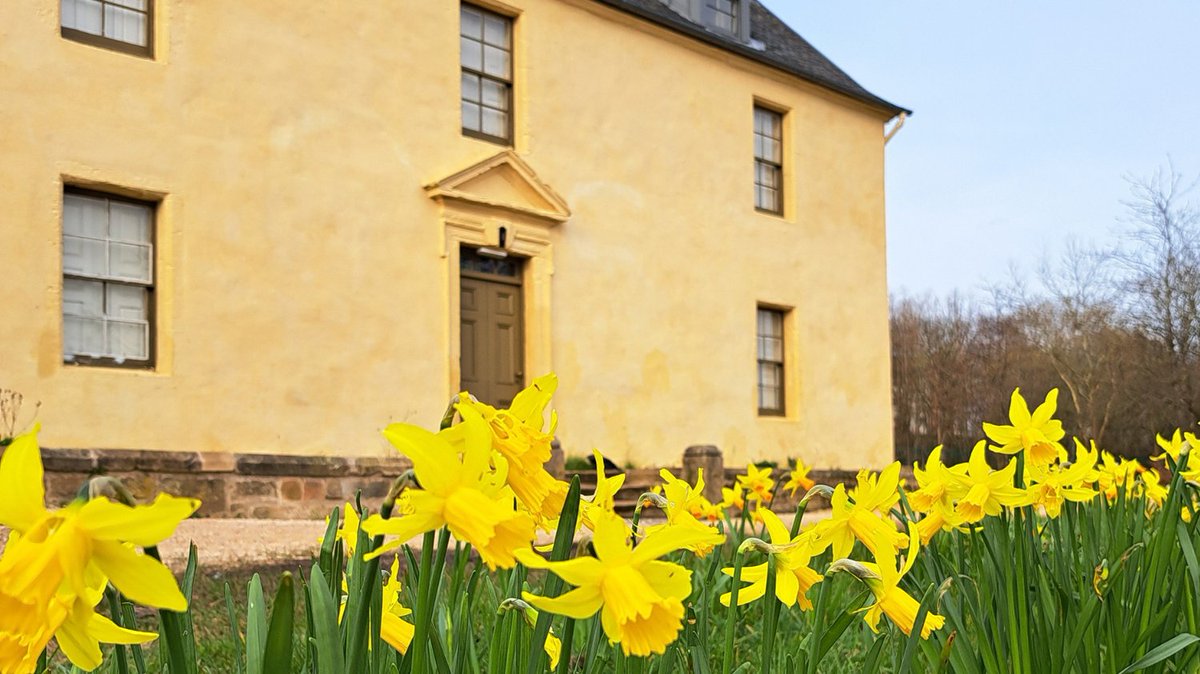 We are open today and Sunday 10am - 4pm. Dried flower collage crafts today from 1pm - 3pm and discovery trails available both days. Free & family friendly. #provanhall #spring