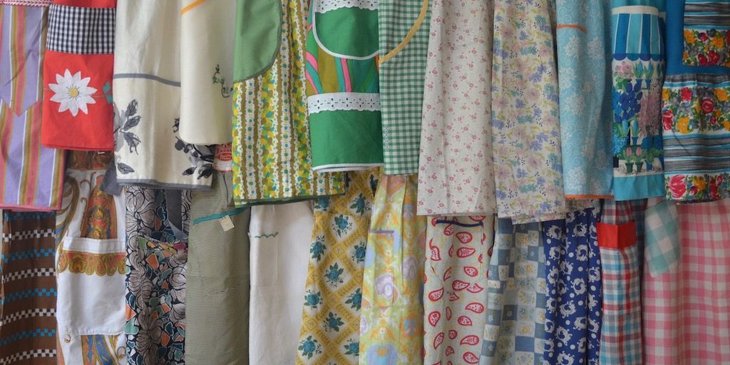 Whether it's #weekend chores or baking, cover up with one of our fun colourful #vintage aprons. bit.ly/2sGvWiP 

#springcleaning #vintagehome #retrohome