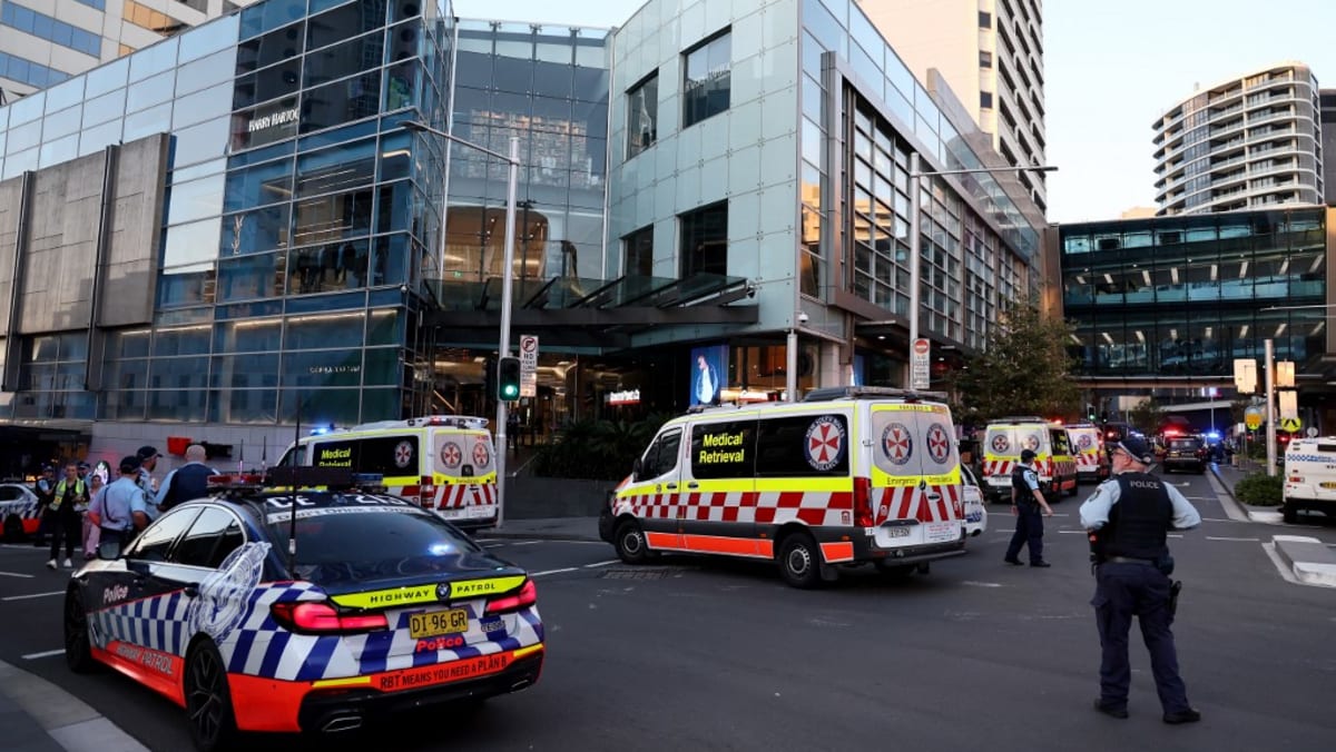 Five killed in stabbing attack at Sydney mall, suspect shot dead cna.asia/49v0yVq