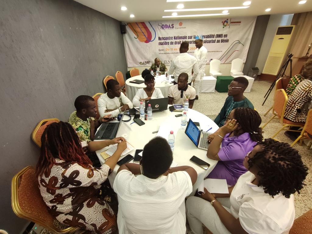 Troisième et dernier jour de notre rencontre nationale au cours duquel nous continuons les travaux en matière de droit à l'avortement sécurisé au Bénin. 
#RedevabiliteReproductiveBenin