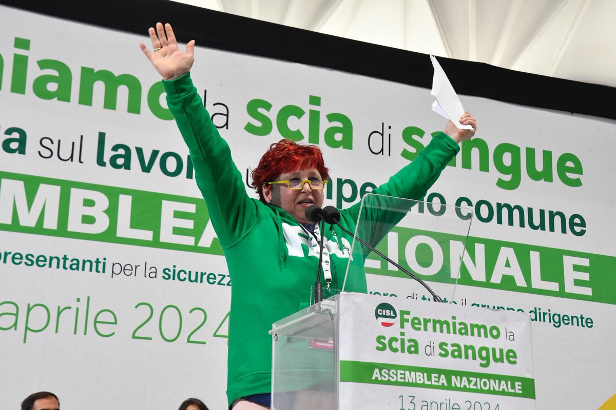 CislNazionale's tweet photo. Sul palco del PalaTiziano gli interventi di 15 delegate e delegati della Cisl di tutte le categorie produttive in prima linea su salute e sicurezza nei luoghi di lavoro. https://t.co/52CzFDZGlb