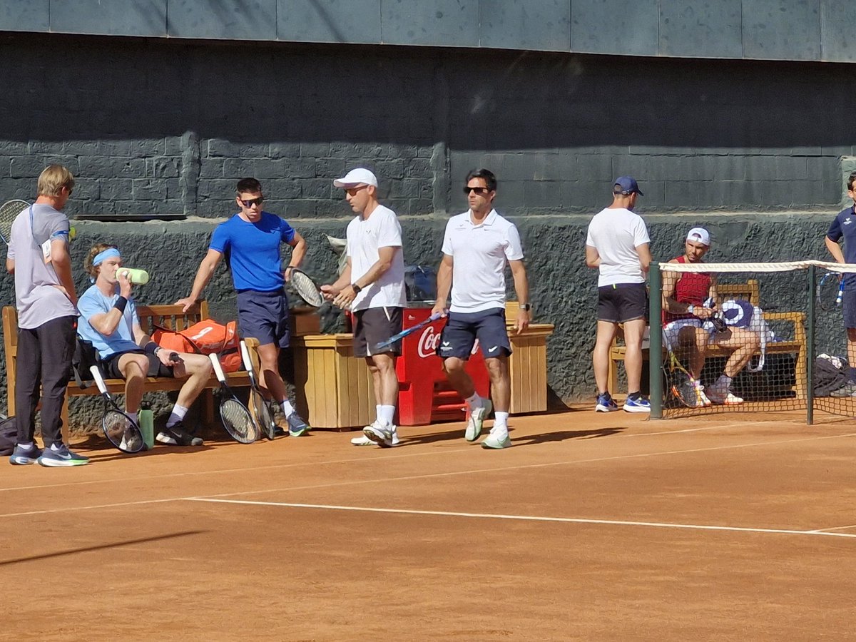 Rafa #Nadal està entrenant-se ara mateix a les pistes del @rctb1899 amb Andrey Rublev. Quarta sessió pràctica del manacorí a Barcelona, després d'haver-se provat aquests darrers dies amb David Jordà, Sebastián Báez i Alejandro Davidovich. @diaridebcn