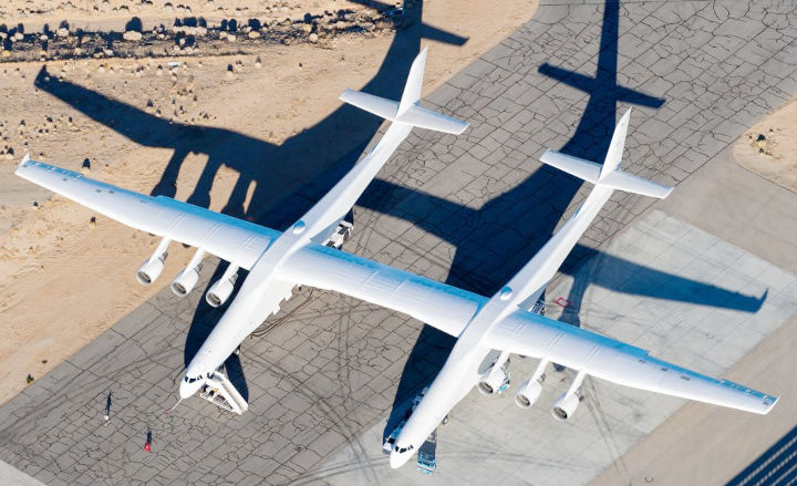 13.dubna 2019 proběhl první let amerického soukromého letadla Scaled  Composites Stratolaunch, které bylo určeno pro vypouštění kosmických  raket. Teď když je Mrija zničená, jde o největší letadlo světa.