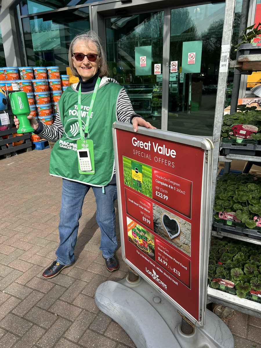 Early start @LongacresGC Bagshot today. The sun is shining for us Pop by & say hello to our @MacmillanVols Please help us make a difference to local people #livingwithcancer @macmillancancer @FrimleyHealth