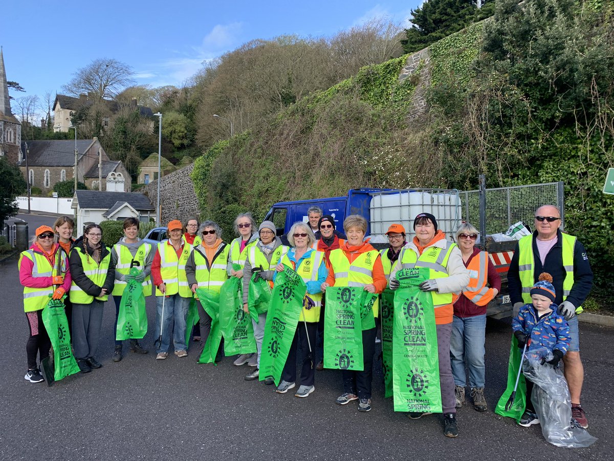 And we’re off! It’s @NationalSpringC in Cobh and Great Island today when the community pulls together to love where we live. #springclean #cobh #tidytowns