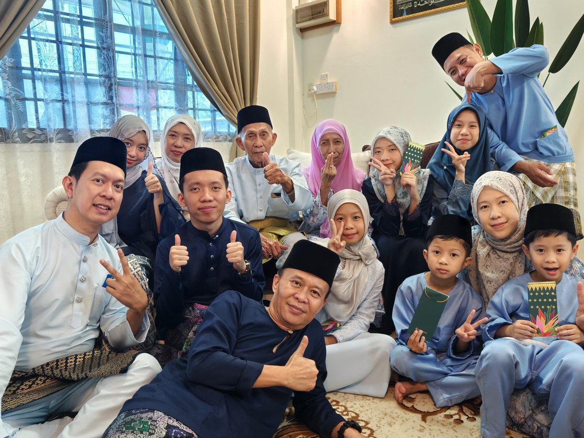 DaDa_Burung's tweet photo. Wishing you all a blessed Eid with family and friends. Selamat Hari Raya! 🌙✨🩵💙 https://t.co/xR87ORksMr
