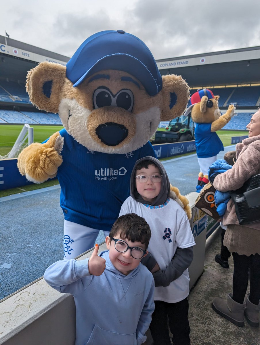 Wee man raising money for Rangers Charity Foundation doing  #broxischallenge 🔴⚪🔵 justgiving.com/page/jamie-lou…