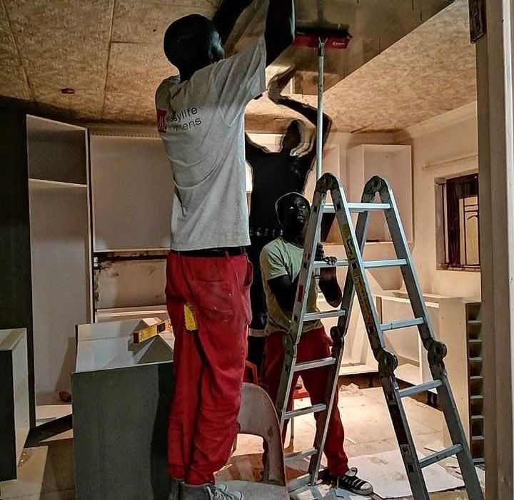 MK_TheMtungwa's tweet photo. Another happy client,
Get yours done with us for only 35k .
#SupportEachOthers #Construction #kitchendesign #kitcheninstallation get in touch with @MkconstructionG on WhatsApp or call 0818957481 https://t.co/SaQVRErCxk
