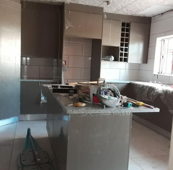 MK_TheMtungwa's tweet photo. Another happy client,
Get yours done with us for only 35k .
#SupportEachOthers #Construction #kitchendesign #kitcheninstallation get in touch with @MkconstructionG on WhatsApp or call 0818957481 https://t.co/SaQVRErCxk