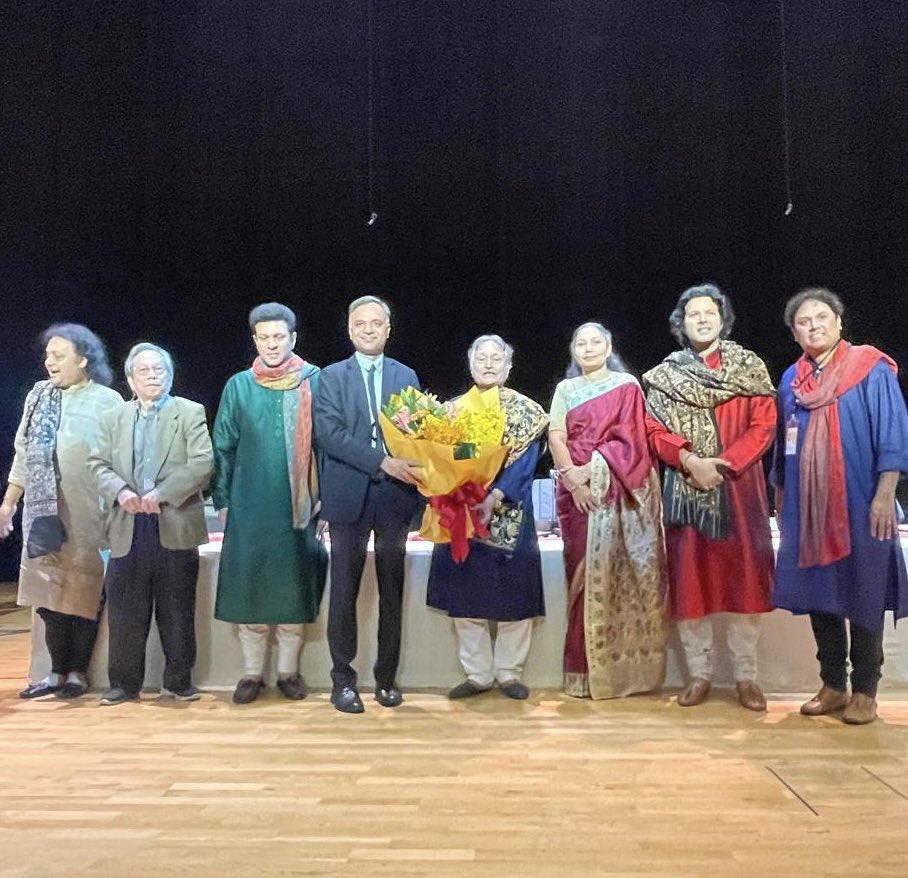 Sarod maestro Ustad Amjad Ali Khan, with his sons Amaan Ali Khan and Ayaan Ali Khan and joined by tabla players Tanmoy Bose and Satyajit Talwalkar, enthralled the audience at National Concert Hall in Taipei, presenting the sarod music in all its quiet allure and expressive power.