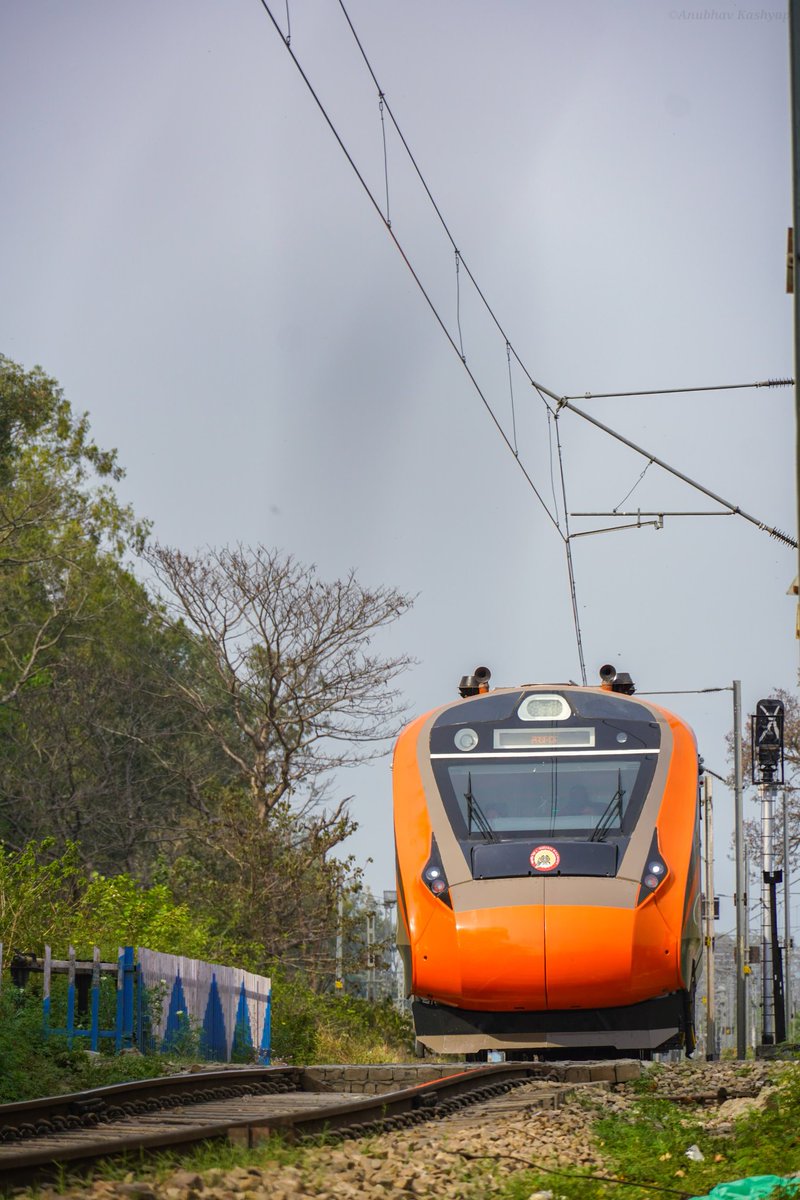 Beautiful view of Lucknow Dehradun #VandeBharat

This summer taking a vacation in Dehradun, Haridwar/Rishikesh becomes little bit easier for Lucknowites with just 8 hours of journey

Also, Moradabad to Haridwar in just about 2 hours.

PC: @anubhav_40079