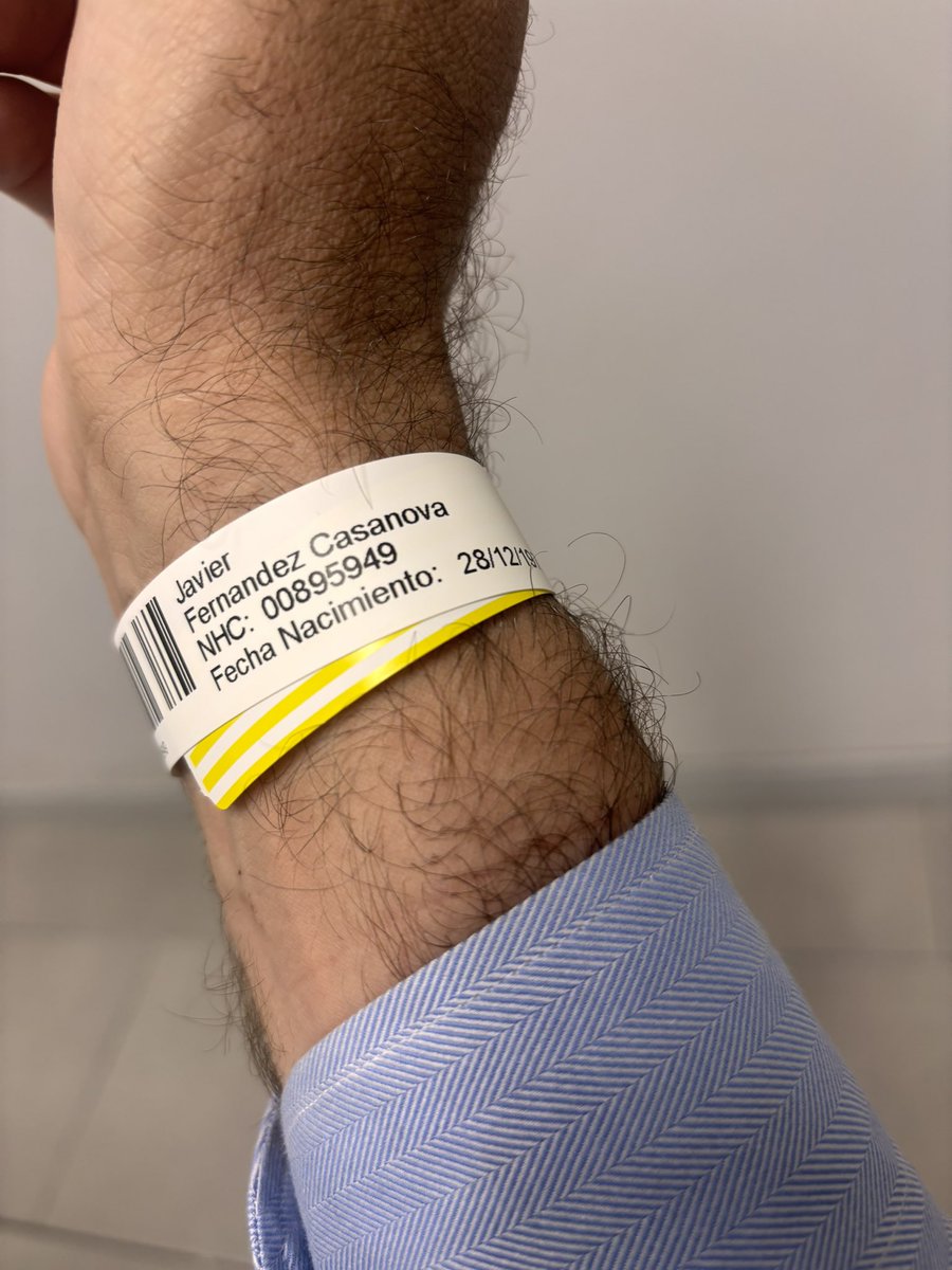 javiermco's tweet photo. En serio @quironsalud que no tenéis 
un doctor para hacerme una ecografía hasta el lunes? Y que me queje a @sanitas_salud @sanitas me contestan… sábado/barcelona inadmisible un trato así al cliente https://t.co/lUtV0dhmKW