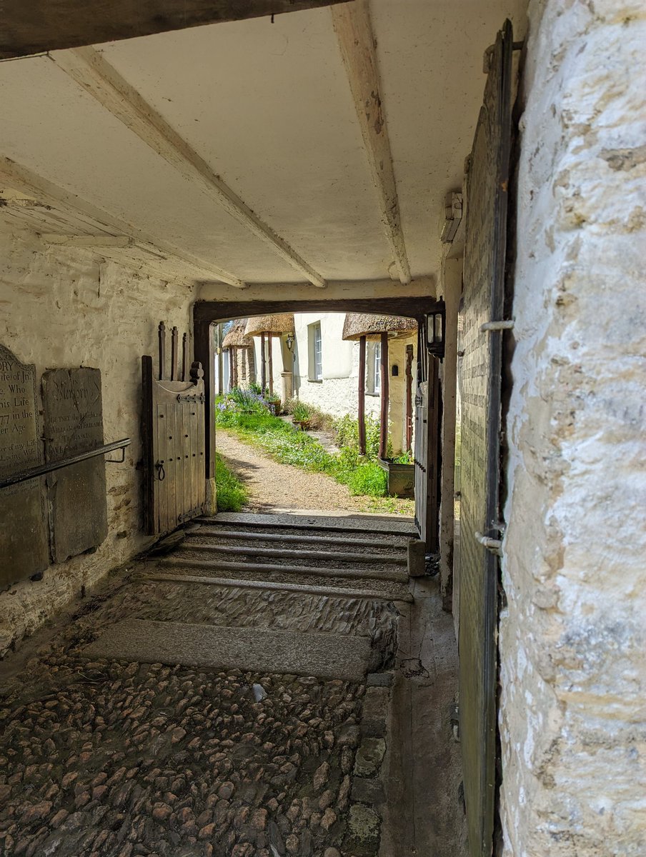KarenSmitharts's tweet photo. Underneath the Lychgate Studio at #stclement #stclementtruro #stclementcornwall #thelychgate #thelychgateartstudio #artintruro #artincornwall #openstudios #openstudioscornwall #openstudioscornwall24 https://t.co/RdIxjLQyjW