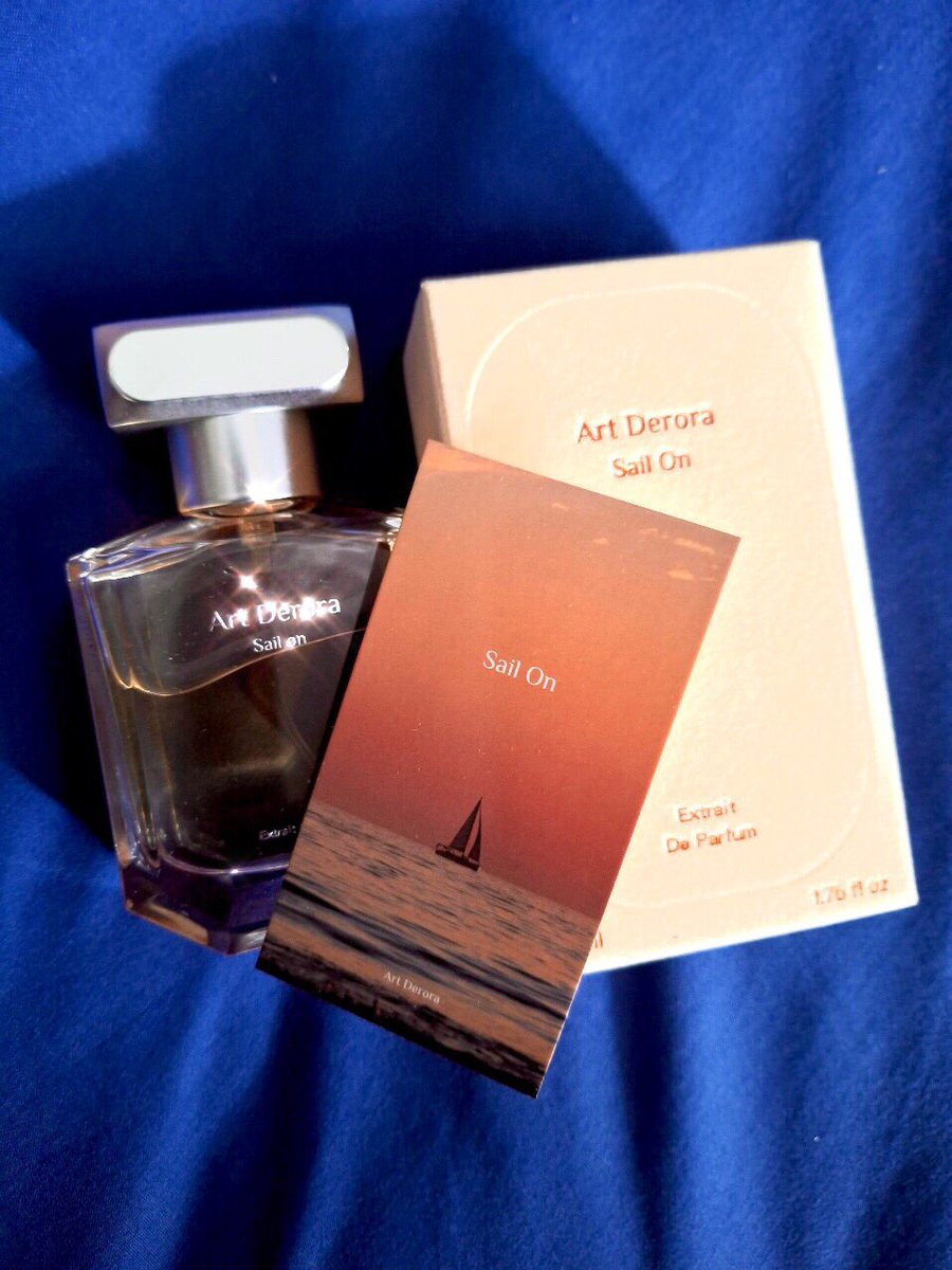 Recent pickup: A thread 🧵

Beberapa hari lalu pickup parfume dari Art Derora, packaging-nya bener-bener representasi dari the brand itself, Artsy sekali! Karena gue orangnya visual parahh pas liat packagingnya langsung pick up dua produk dari 

Art Derora: Sail On dan Swings.