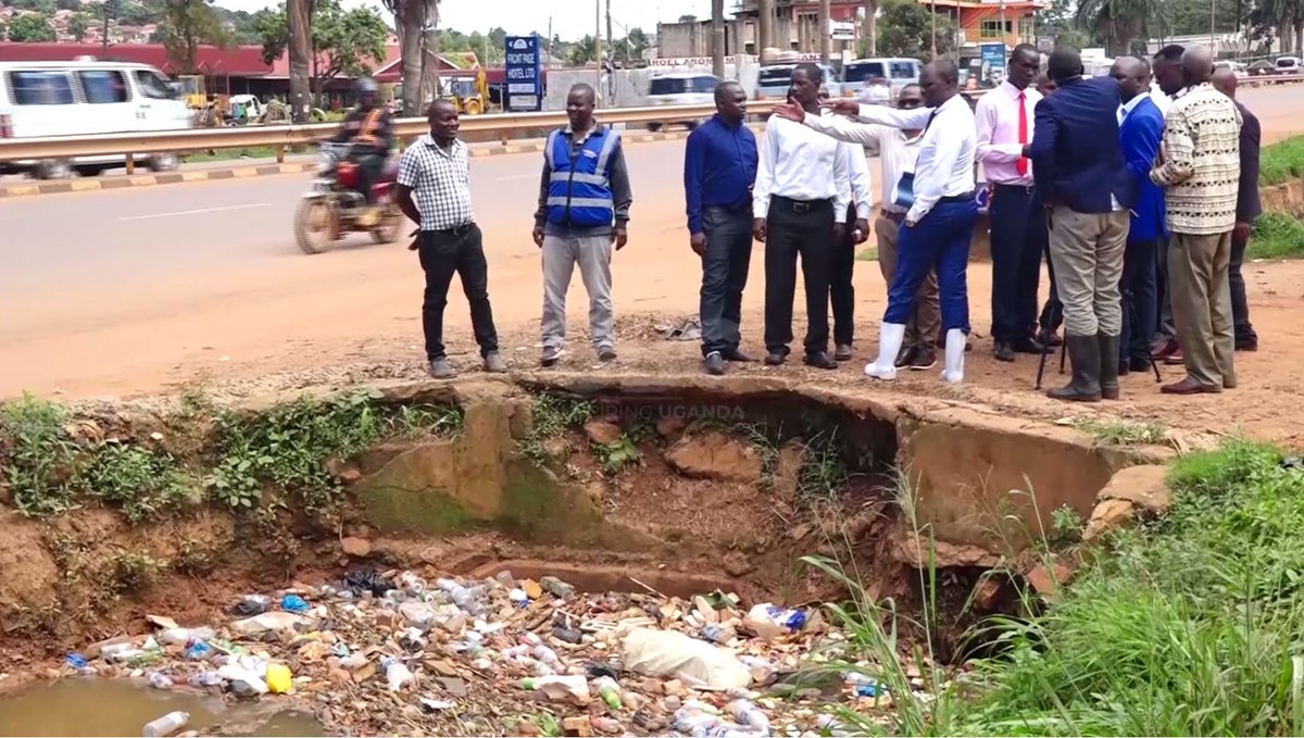 State minister for Kampala and metropolitan, Kabuye Kyofa, has tasked locals of Makindye-sabagabo division to give right of way for the construction of a drainage channel system that is to solve the long-term issue of flooding in the area. Link: youtu.be/GqXSLVHwYvI #UBCNews