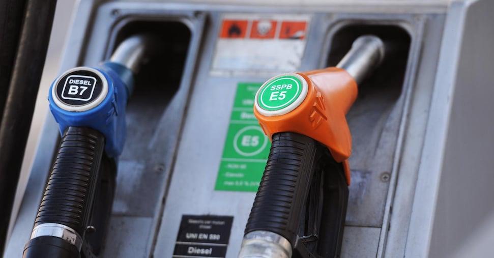 🔸 #Benzina, #Codacons: superati i 2,5 euro al litro al servito. I prezzi più alti sulla A21, a àBenevento e a #Modena. ilsole24ore.com/art/benzina-co…