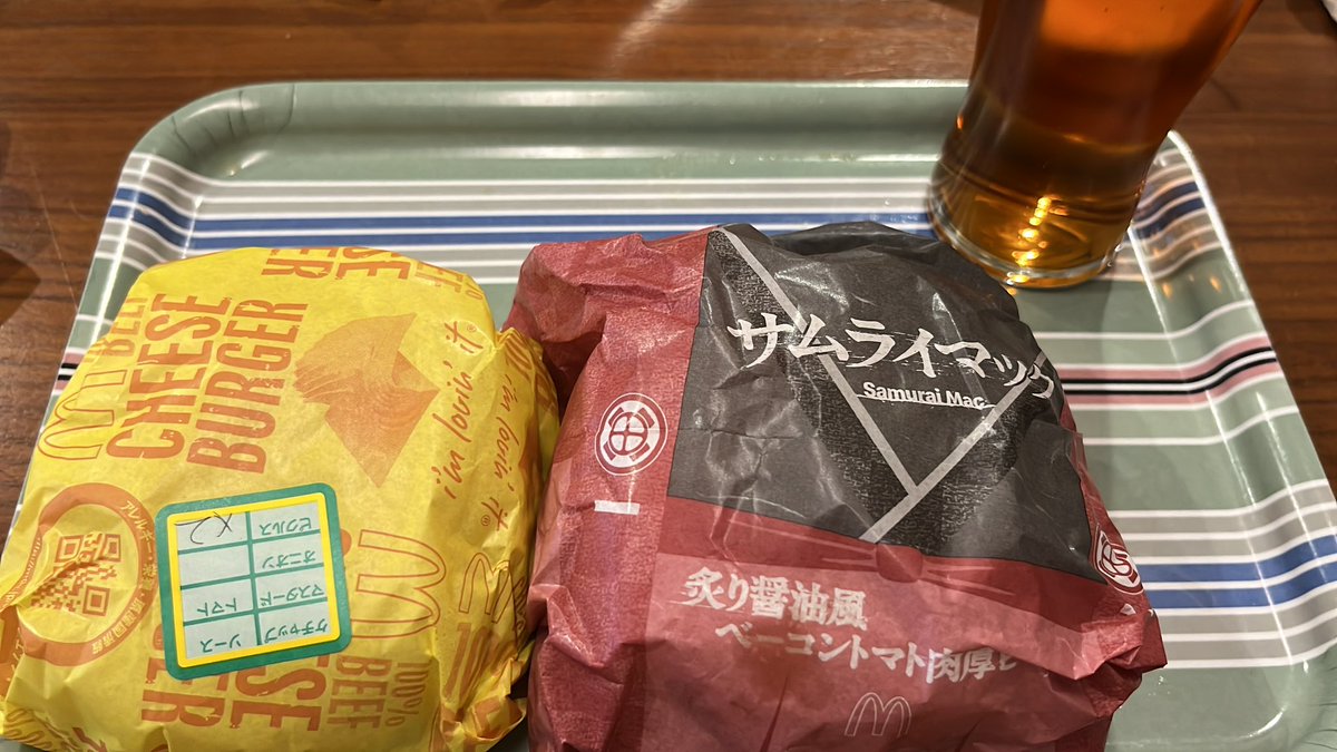 マクドで飲みはじめます！
明日はおそらく引きこもり🤔
何をしようか😕

#お酒好きな人と繋がりたい #Twitter晩酌部 #おうち時間