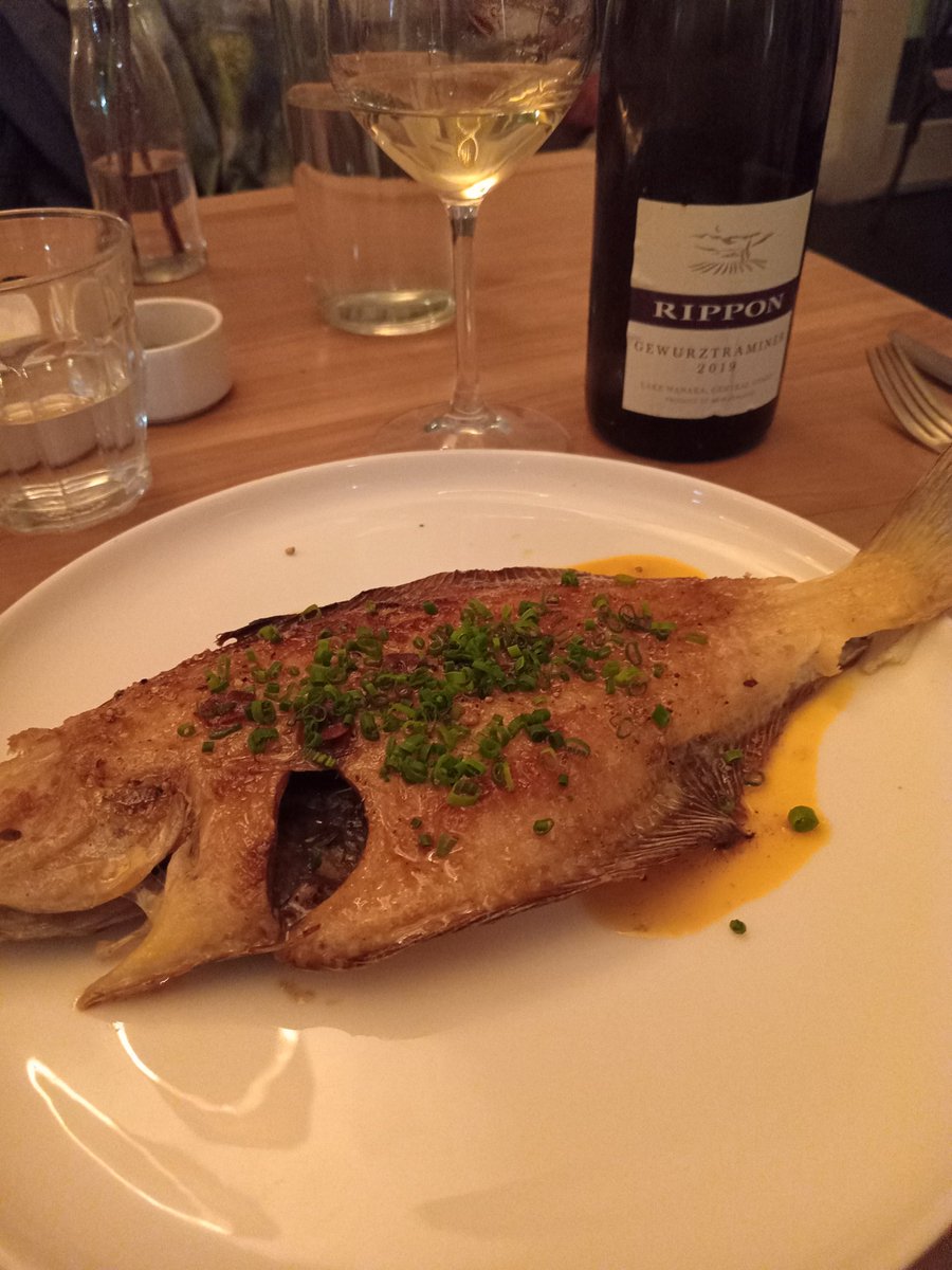 #FarmersDaughter in Omaha (kind of Leigh/ Matakana sort if area. Very good! Flounder and Gewurz and good mix.