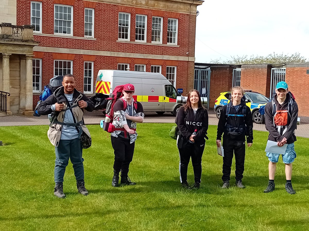 Stv330's tweet photo. and they are off ... Northampton @ESCadets heading off from @NorthantsPolice Wootton Hall on their Bronze @DofE expedition.  @Clive57 &amp; I assessing, @McguinnessStaff &amp; @StaffScrimshaw supporting https://t.co/Z3rqsbWzXR