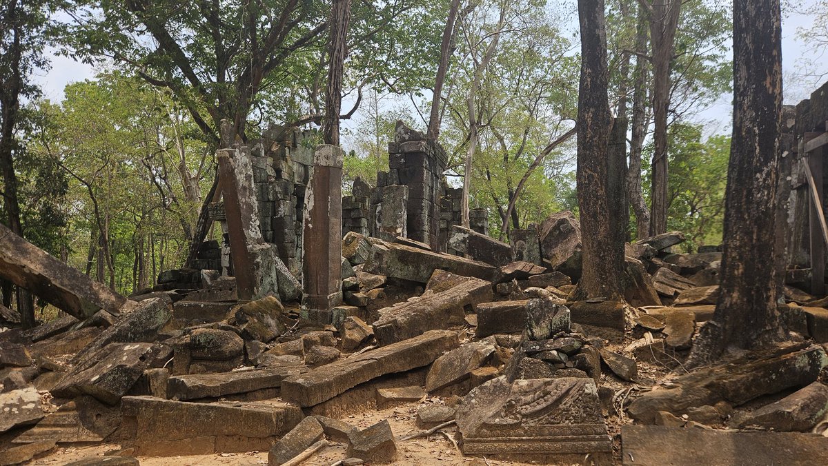 Koh Ker - a distant angkorian site with no tourists
