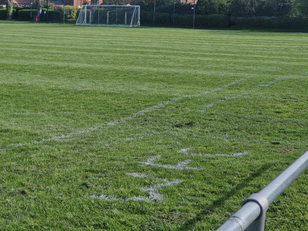 Weir field looking lush this morning after a fresh spring cut. We welcome our old friends @ShrewtonUnited today for a 3pm kick off. Both teams looking to enhance their league positions in what may be a close encounter. @WiltsLeague