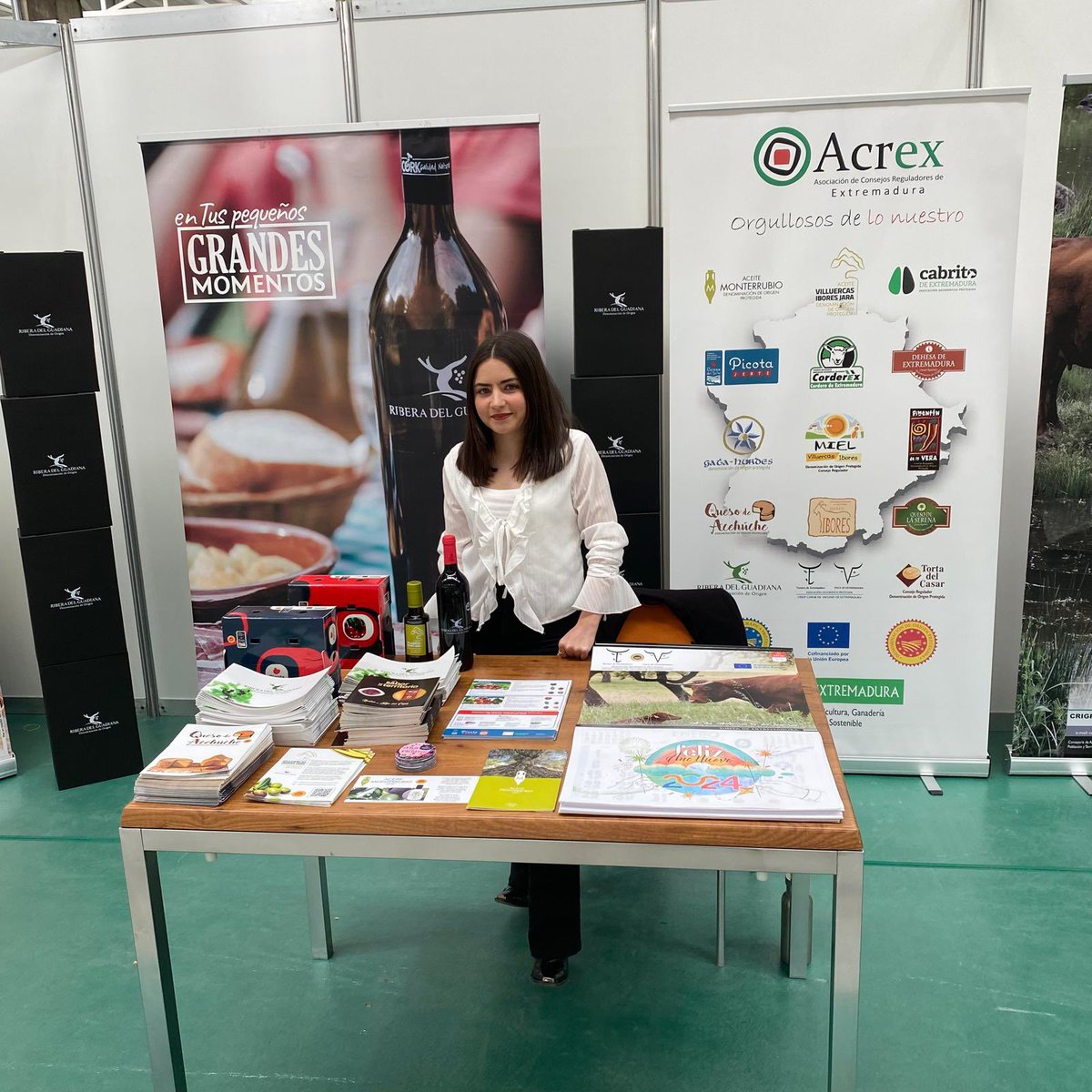 Si estás en Zafra este fin de semana ven a conocernos junto con el resto de DOPs e IGPs de Extremadura al stand de ACREX -Asociación de Consejos Reguladores de Extremadura- dentro de la Feria de Primavera de Zafra 2024. Lo mejor de la gastronomía Extremeña en único lugar 💚🤍🖤😋