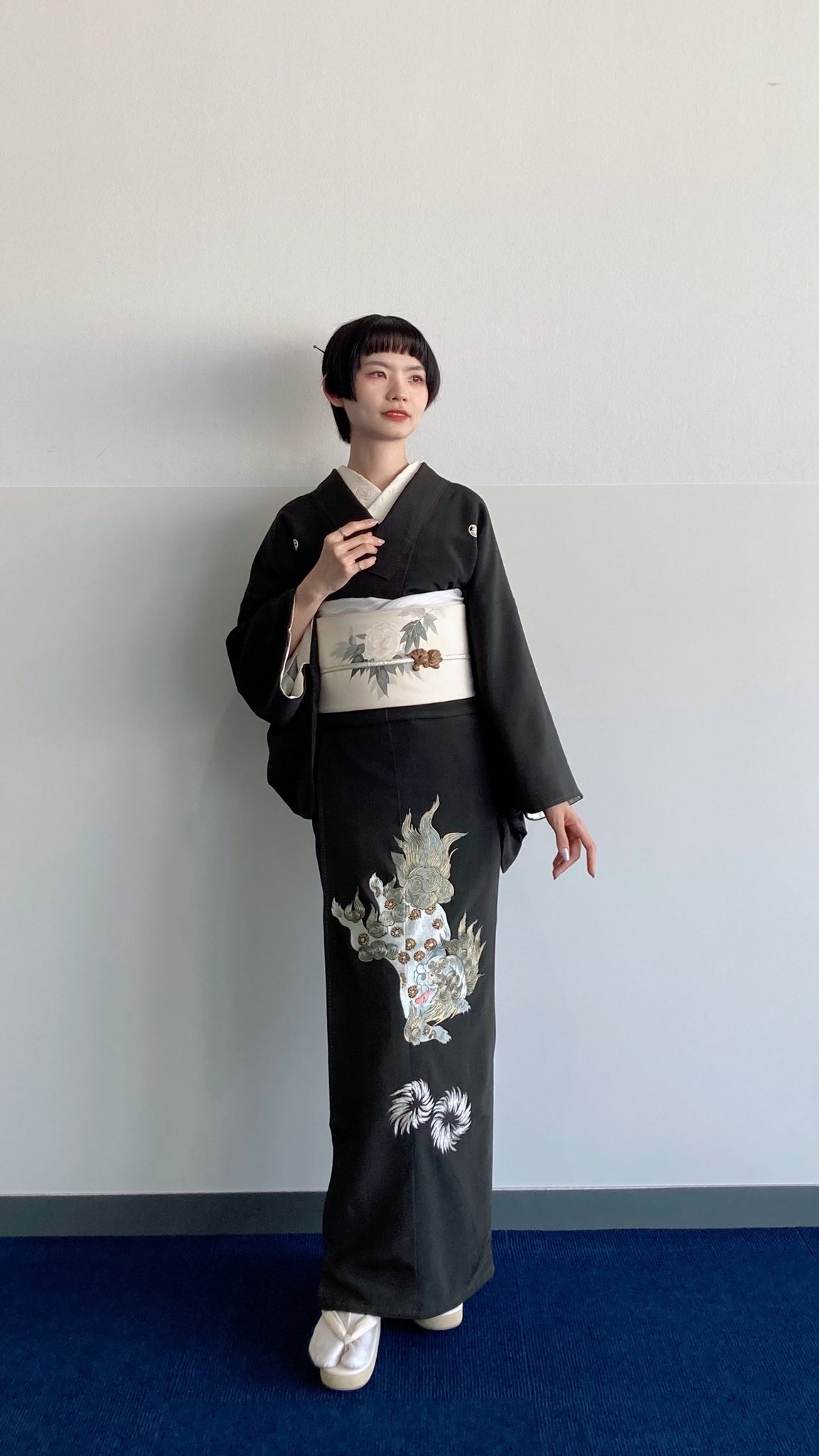 アンティーク 唐獅子模様刺繍黒留め袖(比翼付き)