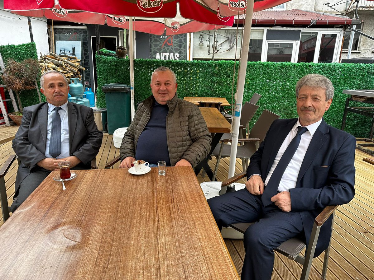 Kıymetli amcamın vefatı nedeniyle taziye ziyaretine gelen Demokrat Parti Giresun il genel Meclis üyesi adayımız Mustafa Koç ve Mustafa Yılmaz’a teşekkür ederim. Sağolsun varolsunlar.