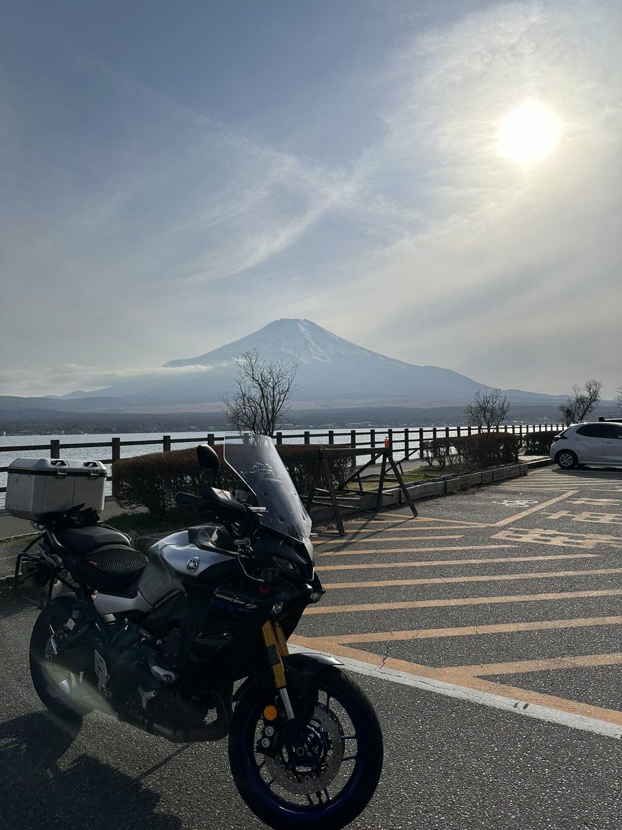 富士五湖巡りから帰宅
河口湖大橋からの富士山も綺麗でしたが
山中湖北側からの富士山が個人的には一番好きでした