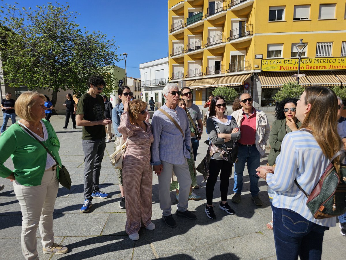 Telecos Extremadura (@aexit_es) on Twitter photo Comenzamos la visita guiada cortesía del <a href="/ayto_merida/">Ayuntamiento de Mérida</a> acompañados por Luisa y Clara. Nuestro compromiso no es solo con el desarrollo tecnológico, también por poner en valor nuestro patrimonio. #XVIIIEncuentroTelecoEx Comenzamos la visita guiada cortesía del <a href="/ayto_merida/">Ayuntamiento de Mérida</a> acompañados por Luisa y Clara. Nuestro compromiso no es solo con el desarrollo tecnológico, también por poner en valor nuestro patrimonio. #XVIIIEncuentroTelecoEx