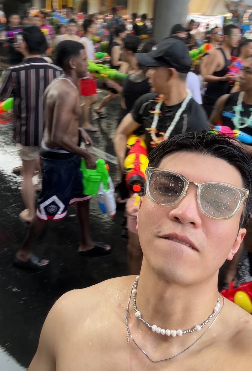 🥵全濕了 #Songkran #Festival