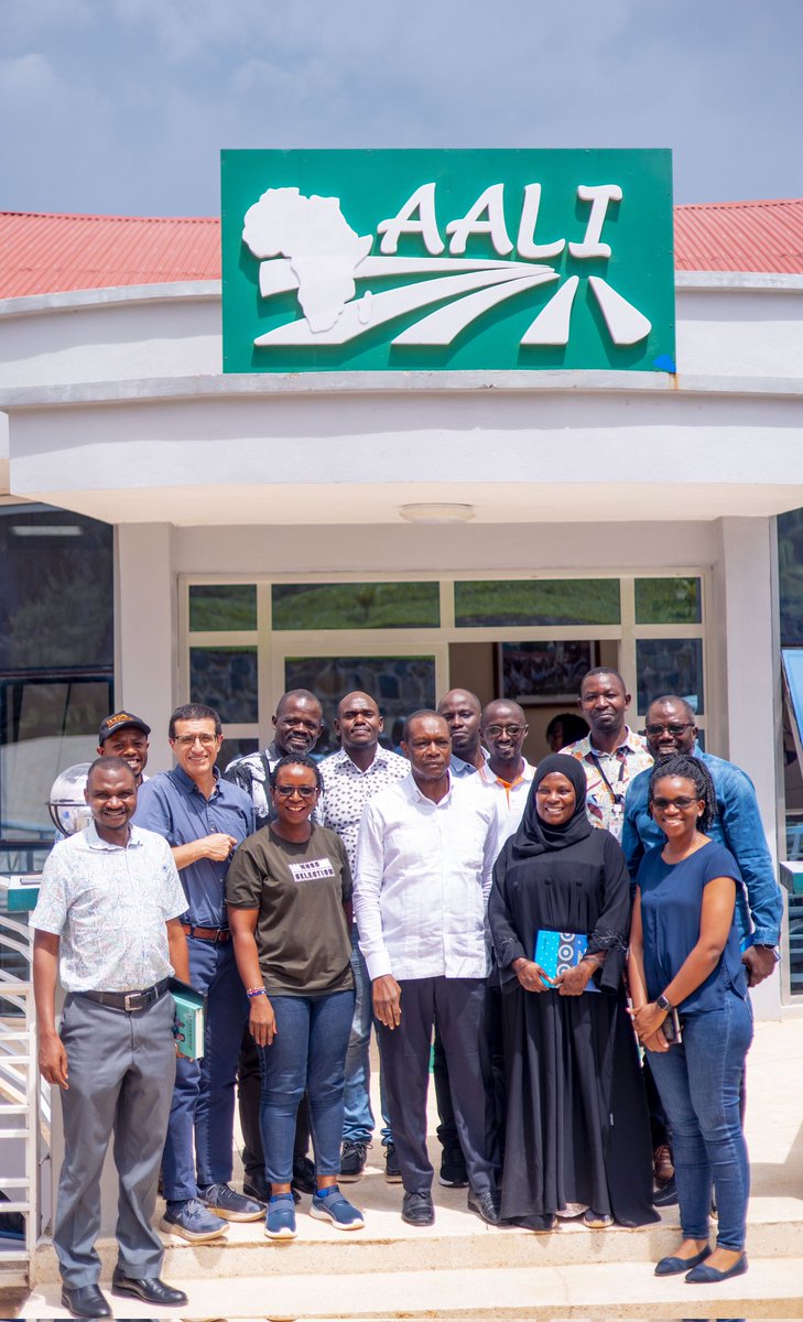 A team from @Cipotato and @IITA_CGIAR, both the @CGIAR's research centers, met President @NteranyaS at @aaliofficiel's HQ in Kalambo, #DRC. The aim was to learn more about AALI with a view to exploring collaboration in #agriculturaltransformation amongst the three institutions.