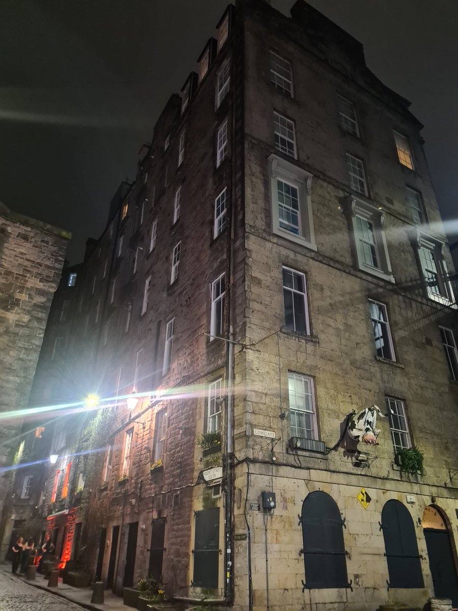 A setting prompt for anyone needing inspiration. Edinburgh.
