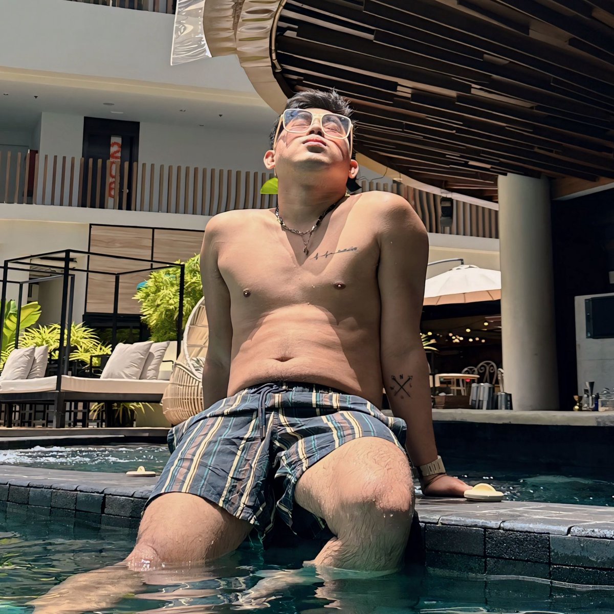 IAMCJRL's tweet photo. Radiating happiness under the 🌞 https://t.co/hwvFSXGUoB