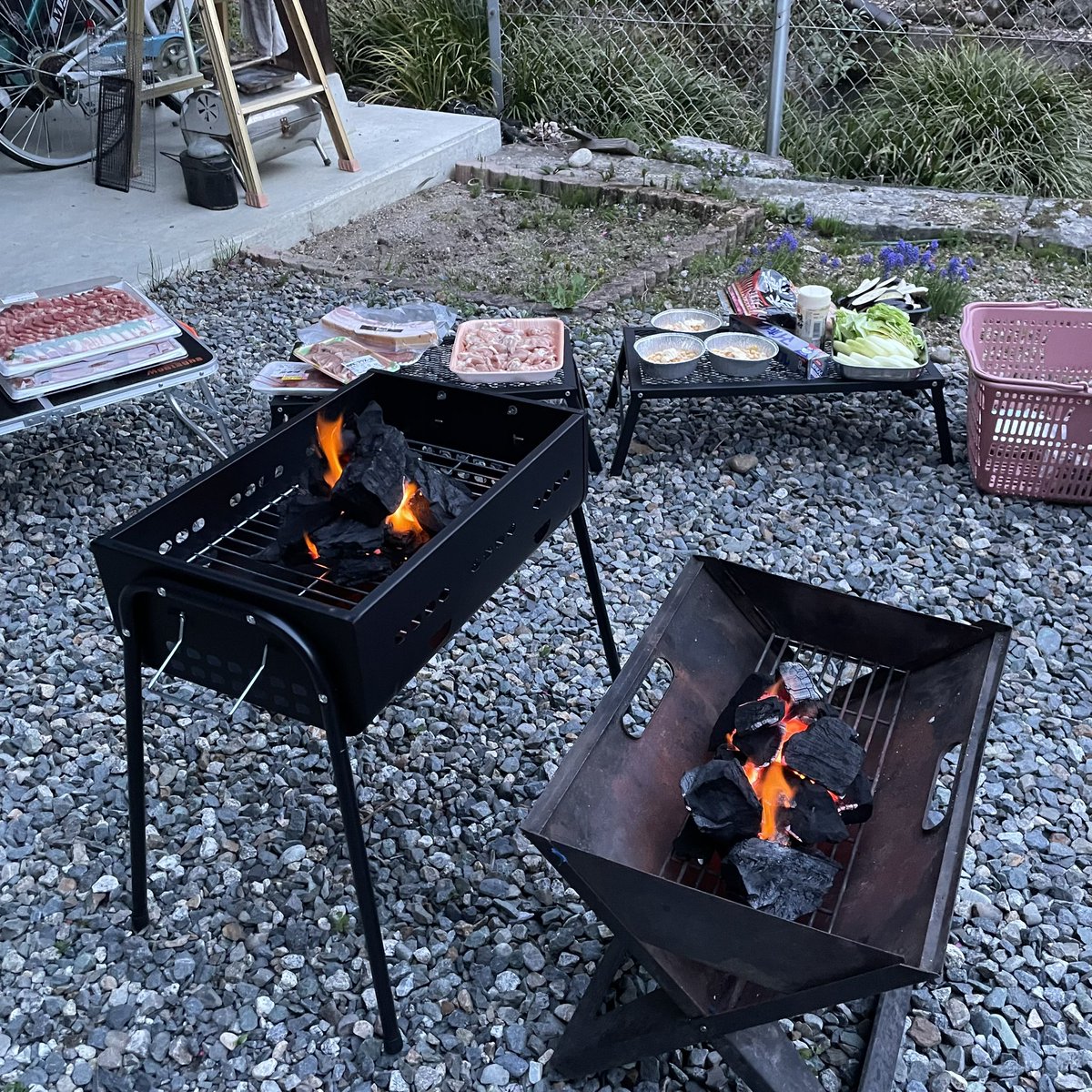 長男の友達が我が家にお泊り
BBQ〜🍖
頑張って炭おこし中🔥